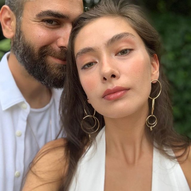 Neslihan Atagül'ün eşi Kadir Doğulu aşka geldi - Magazin haberleri