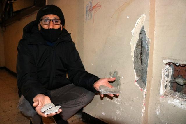 8 katlı binanın sakinleri diken üstünde! Kolonlar çürük, sallantı yüzünden eve giremiyorlar