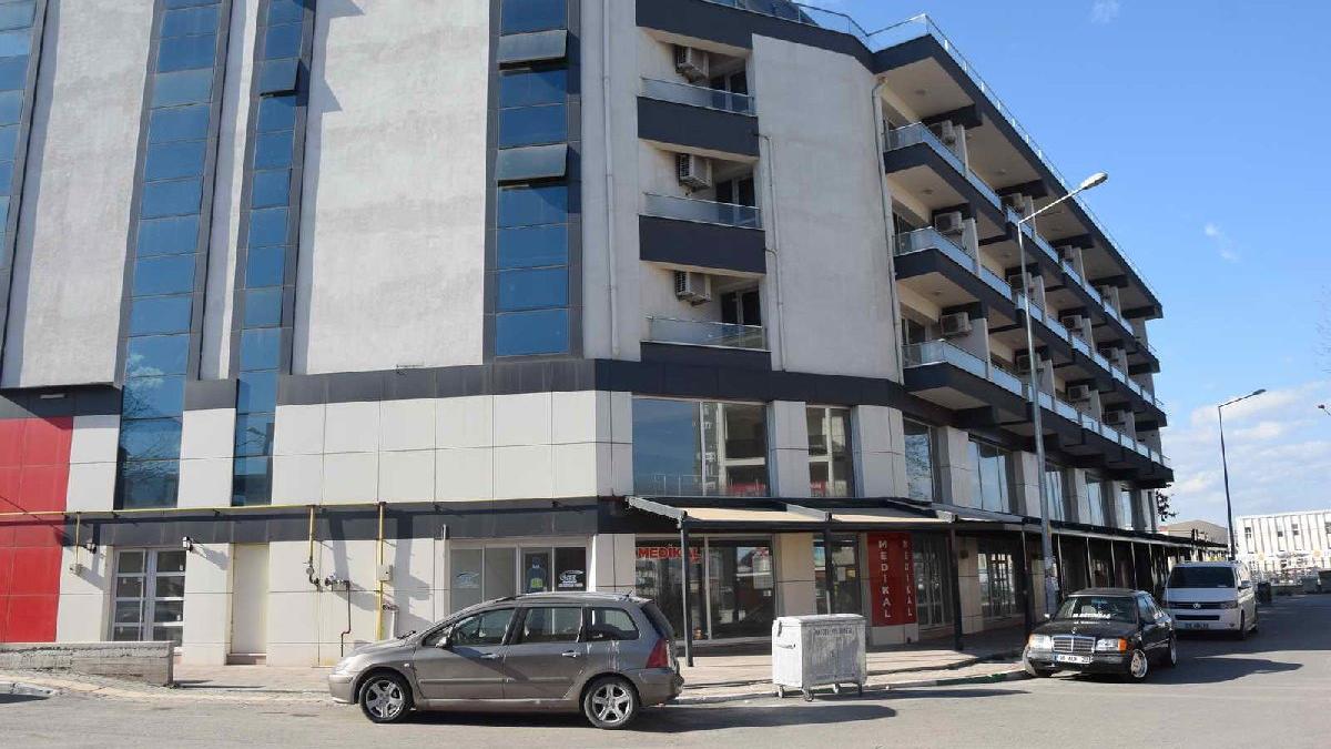 AKP'li belediyenin 5,5 milyon liraya inşa ettiği otel çürüyor