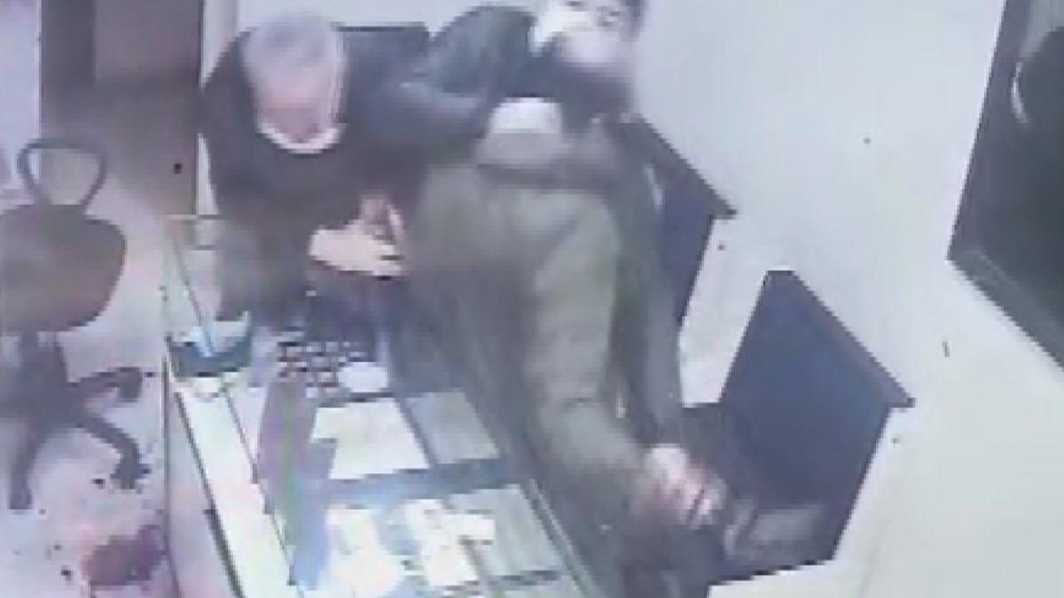 İstanbul'da kuyumcuda bıçaklı gasp dehşeti
