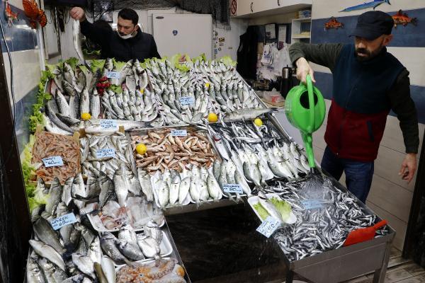 'Denizlerin prensi' lüferin kilosu 100 liraya düştü 'Denizlerin prensi' lüferin kilosu 100 liraya düştü