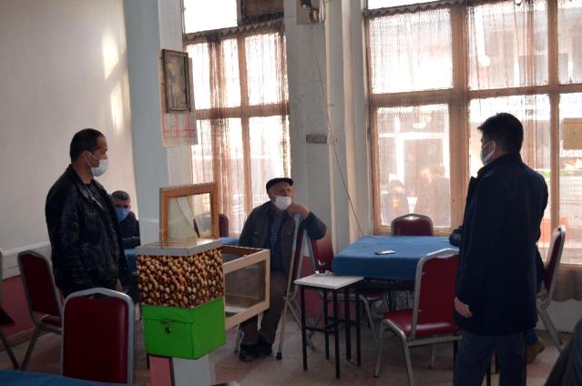 Emniyet müdürü kahvehaneyi bastı, esnafın savunması pes dedirtti: Fal bakıyorlardı