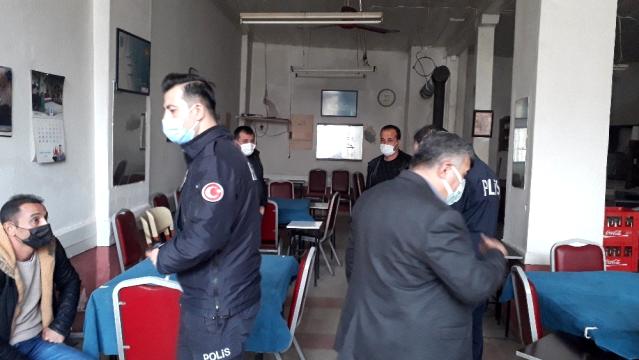 Emniyet müdürü kahvehaneyi bastı, esnafın savunması pes dedirtti: Fal bakıyorlardı