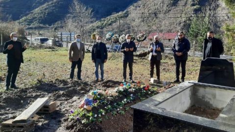 Ahmet Ağaoğlu, Özkan Sümer`in kabrini ziyaret etti