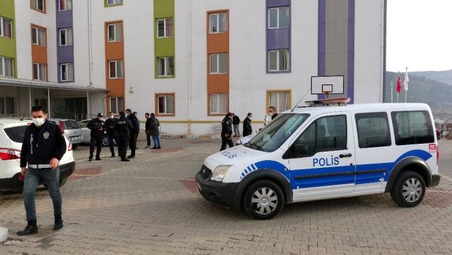 Filmlere konu olacak kaçış! Koronavirüs hastası genç, perde yardımıyla kaldığı yurttan firar etti