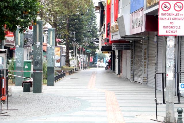  Gidecek yerim yok diyen vatandaşa, sokağa çıkma yasağını ihlalden ceza yazıldı