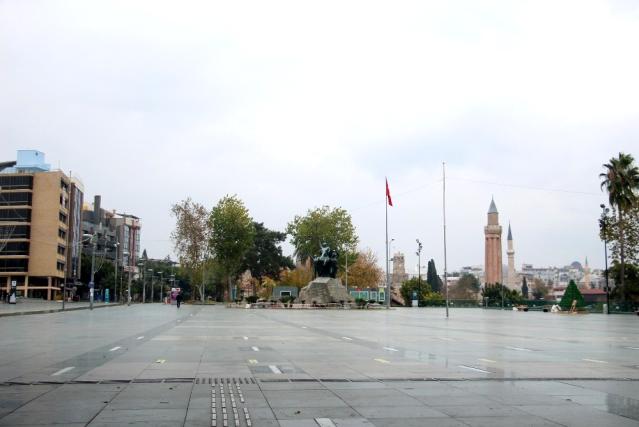  Gidecek yerim yok diyen vatandaşa, sokağa çıkma yasağını ihlalden ceza yazıldı