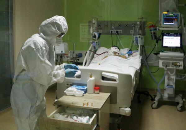 Hastasının son isteğini yerine getirdiğini, kendisi de koronayı yenince öğrendi