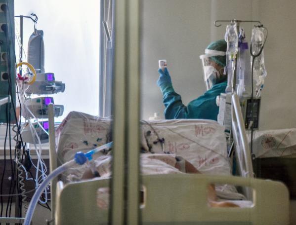 Hastasının son isteğini yerine getirdiğini, kendisi de koronayı yenince öğrendi