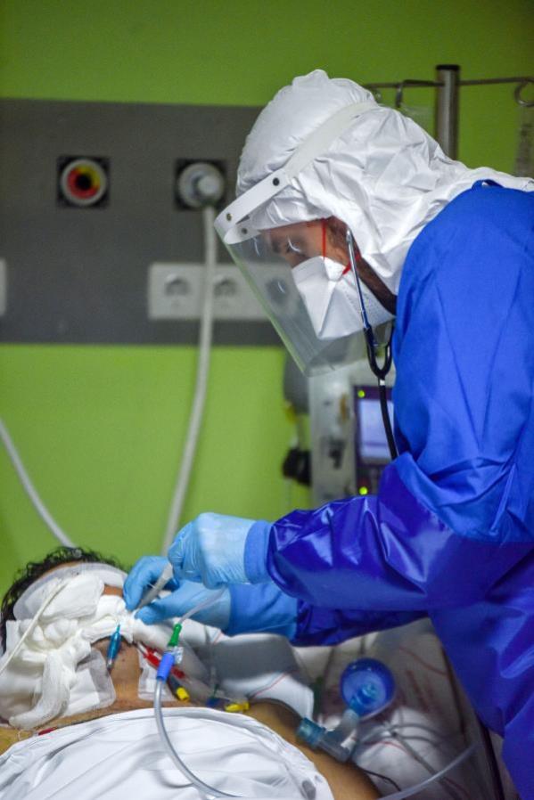 Hastasının son isteğini yerine getirdiğini, kendisi de koronayı yenince öğrendi