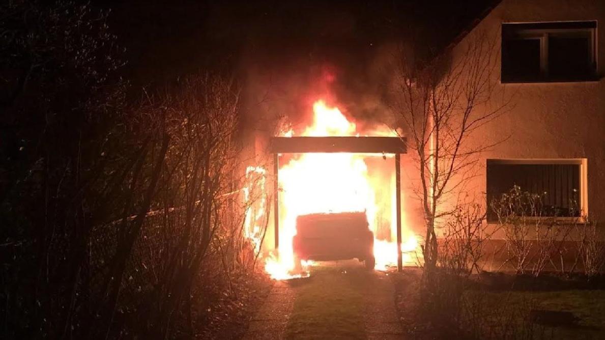 Almanya'da büyük skandal: Irkçılar Türklere saldırdı, polis seyretti