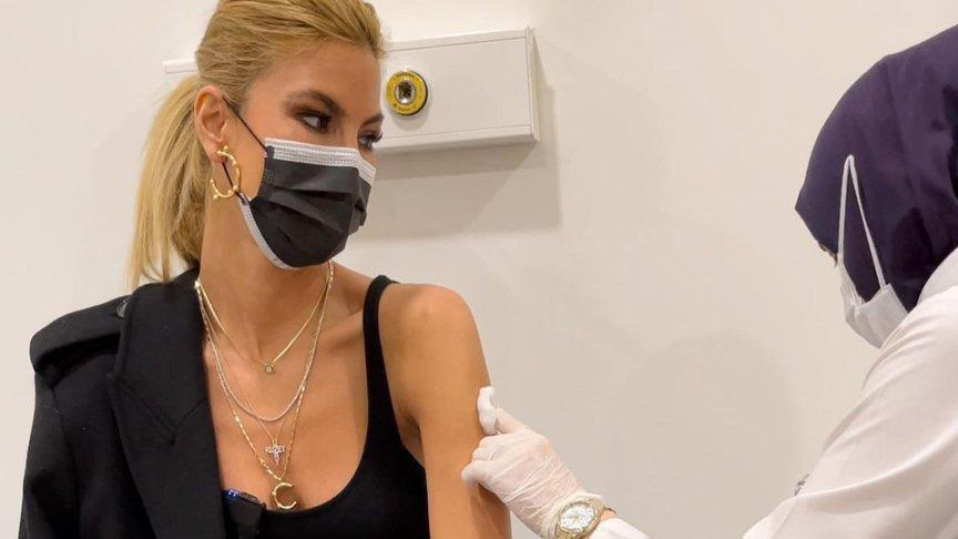 Corona aşısı olan Çağla Şıkel, gelen mesajları görünce isyan etti