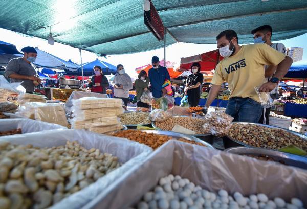 Yılbaşında 4 kişilik bir ailenin 'pijama, terlik, televizyon' keyfi, en az 200 lira Yılbaşında 4 kişilik bir ailenin 'pijama, terlik, televizyon' keyfi, en az 200 lira