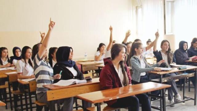 8 ve 12. sınıf öğrencileri, kurslarda başlatılan yüz yüze eğitim sebebiyle hafta sonu kısıtlamasından muaf olacak