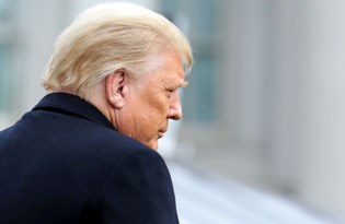 Facebook, Trump'a uyguladığı yasağı Biden yemin edinceye kadar sürdürecek