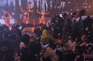 Wuhan'da salgından eser yok: Sıkı karantinanın yıldönümü