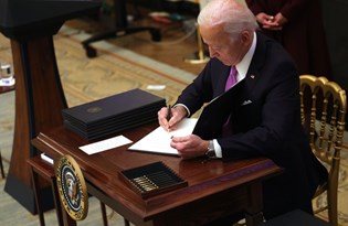 Joe Biden'ın saati tartışma yarattı