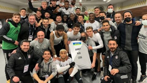 Beşiktaşlı futbolcular galibiyeti Başkan Çebi'ye armağan etti