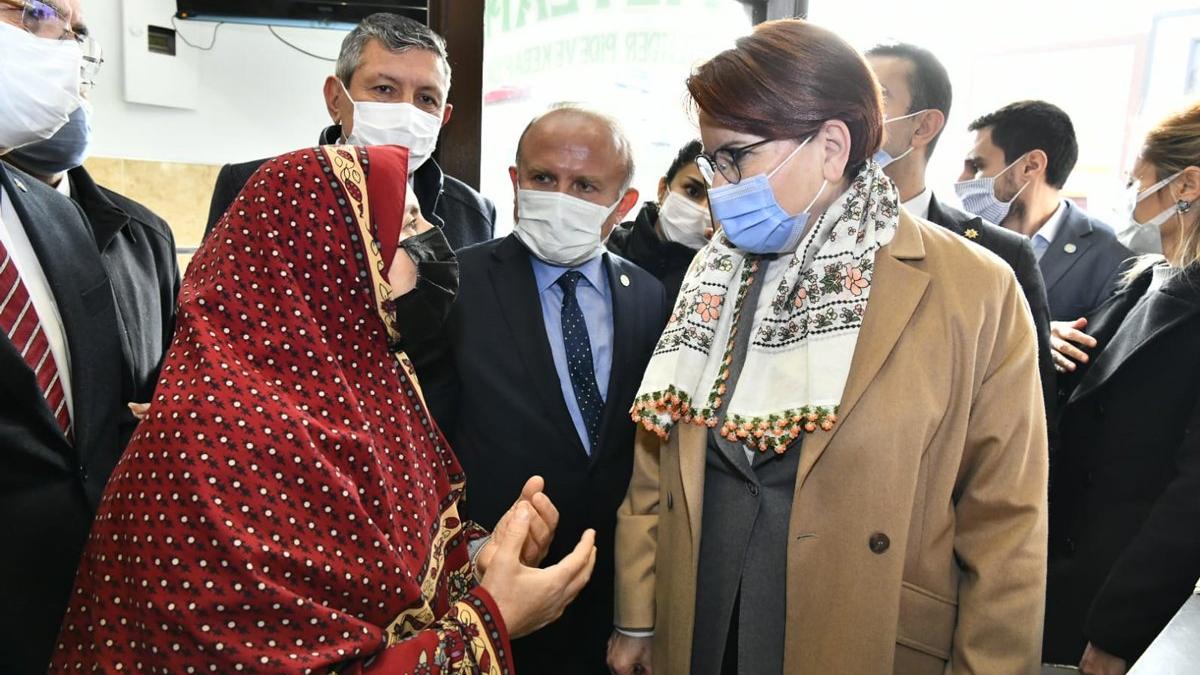  Demek ki mesele başörtüsü değil 'ya AKP'lisin ya hainsin' meselesiymiş