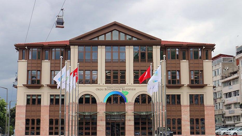 AKP'li belediyeden 2 milyon liralık afiş ihalesi!