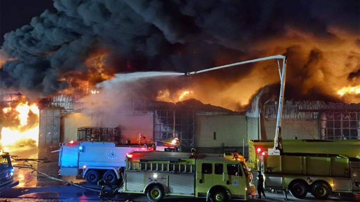 Suudi Arabistan'da depolarda büyük yangın