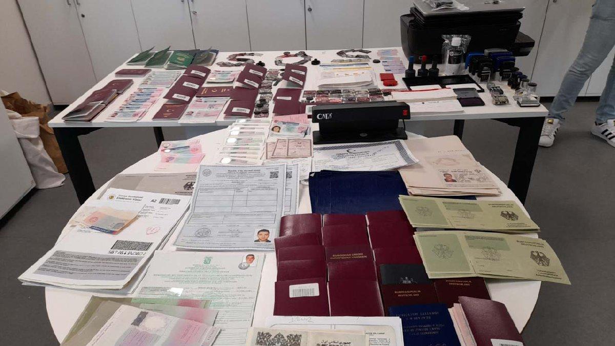 Sahte seyahat belgesi operasyonu! 'Doktor' yakalandı...