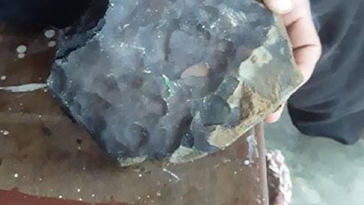 Bahçesine düşen göktaşıyla milyoner oldu