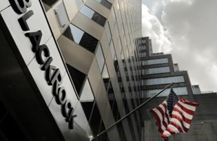BlackRock'ın en büyük ortağı hisselerini satıyor