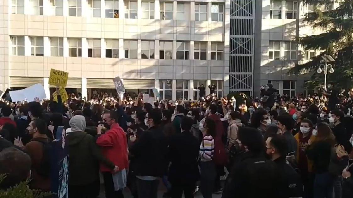 İstanbul Valiliği'nden Boğaziçi protestosu ile ilgili açıklama