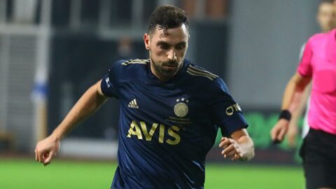 Sinan Gümüş: VAR`daki hakemler nasıl göremiyor?