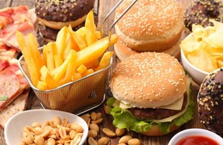 Dışarıda yemek yiyenlerin vücudunda daha çok ftalat var!