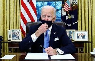 ABD Başkanı Biden'dan görevinin ilk gününde, Trump yönetiminin kararlarını tersine çeviren 17 kararname