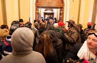 ABD Son Dakika Haberleri: Donald Trump Destekçileri Kongre Binası'nı işgal etti