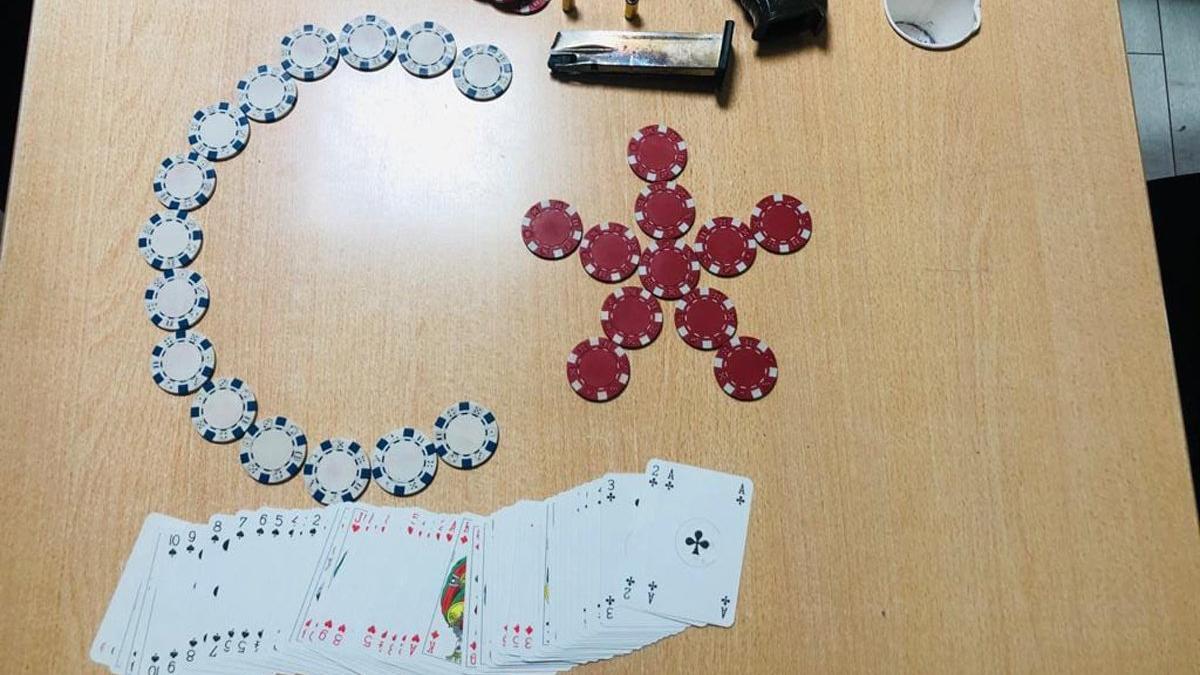 Kahvehaneye çevrilen daireye baskında 33 kişiye ceza kesildi 