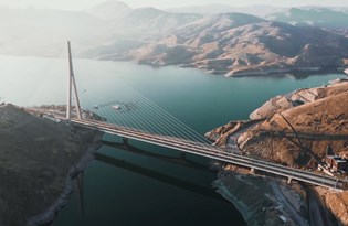 On altı ilin bağlantı noktası Kömürhan Köprüsü açıldı