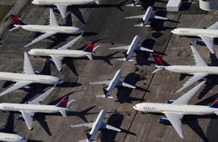 Delta, ekimde bin 900'den fazla pilotunu izne çıkarıyor