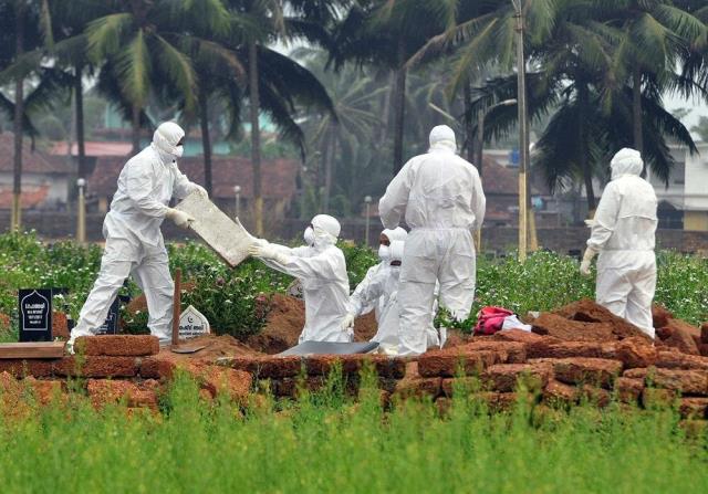 Dünya koronavirüsle mücadele ederken ölüm oranı yüzde 75'e kadar çıkan yeni hastalık kapıda: Nipah virüsü Dünya koronavirüsle mücadele ederken ölüm oranı yüzde 75'e kadar çıkan yeni hastalık kapıda: Nipah virüsü