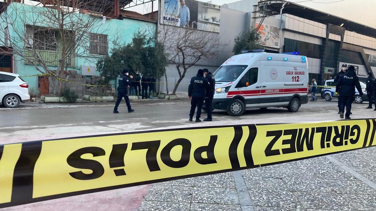 Babaannesini öldürüp polise teslim oldu