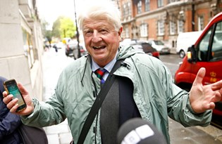 Babasından Boris Johnson’a Brexit tepkisi: Fransa vatandaşlığına başvurdu