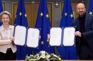 SON DAKİKA: Brexit'te imza atıldı