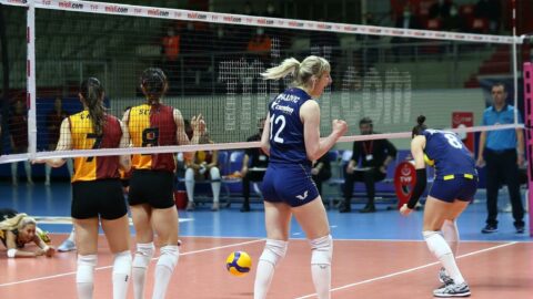 Fenerbahçe Galatasaray derbisinde ayakta alkışlanan görüntü