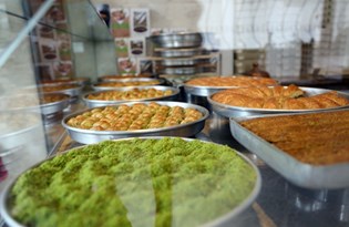 Baklavayı Gaziantepliler 'fıstıklı', Adıyamanlılar 'cevizli' seviyor