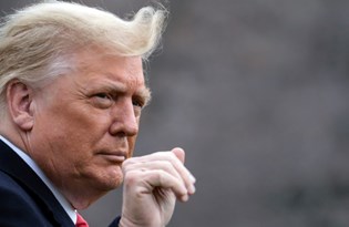 Trump, Covid-19 ekonomik destek paketini imzaladı