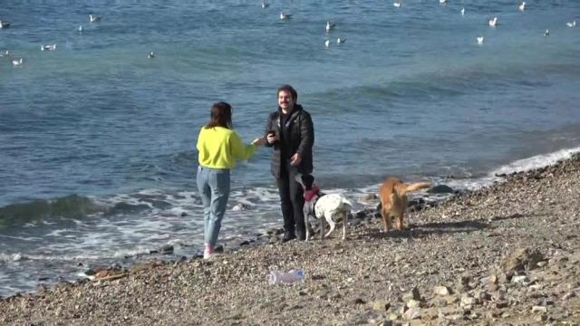 Güneşi gören İstanbullular sokağa çıkma kısıtlamasında Caddebostan sahiline akın etti