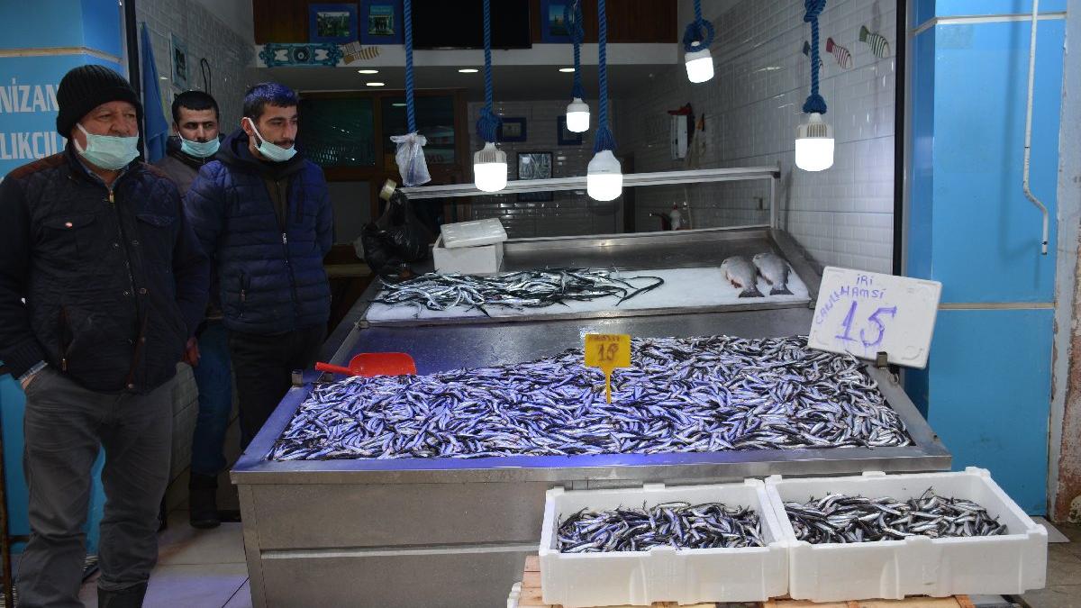 Vatandaş taze hamsiye inanmadı