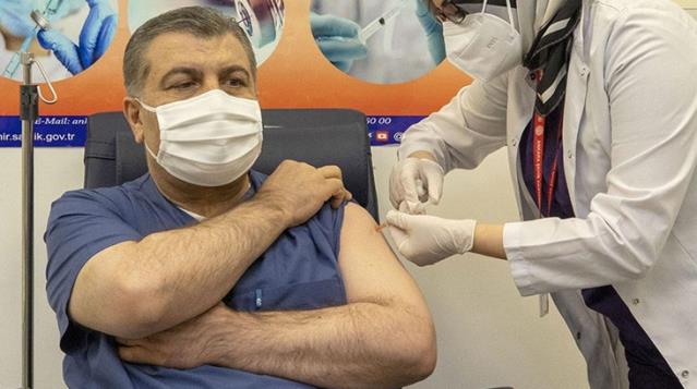 İlk korona aşısını yaptıran Bakan Koca kitlesel aşılamanın da müjdesini vermişti! Bugün 81 ilde başlıyor