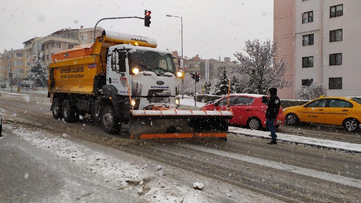 Ankara'da kar yağışı etkili olmaya başladı