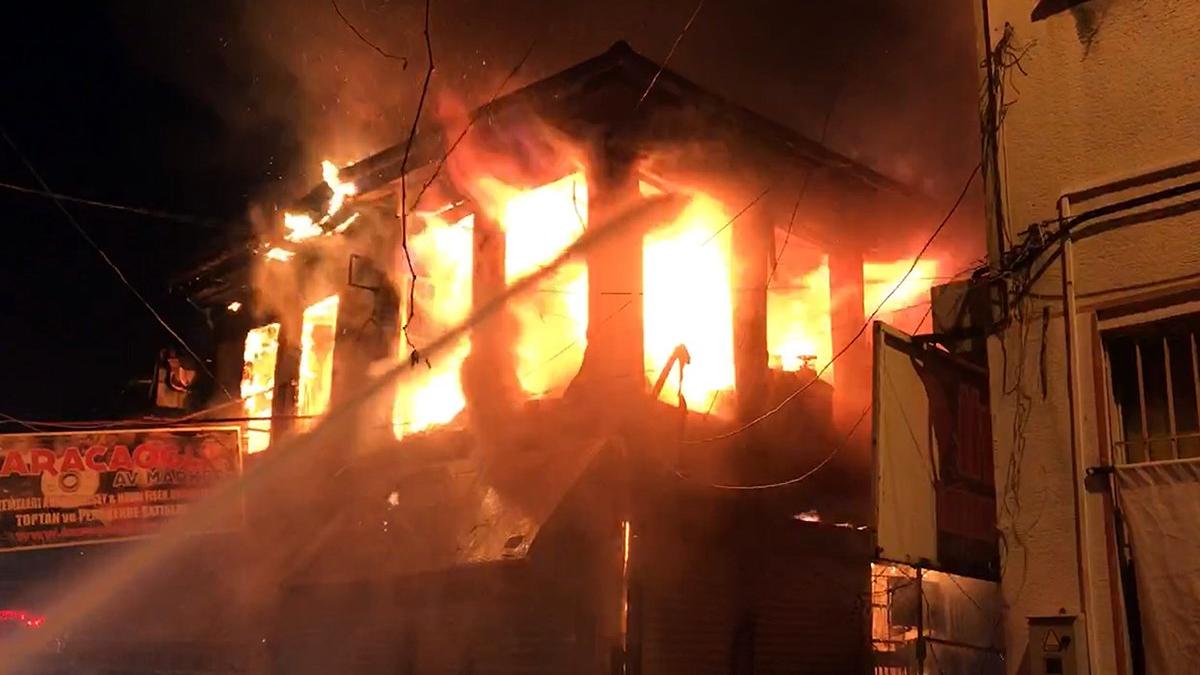 Yangın 10 iş yerini kullanılmaz hale getirdi