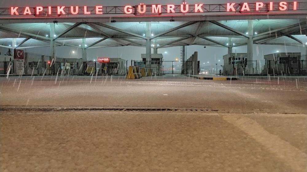 Balkanlar'dan gelen kar yağışı Edirne'den giriş yaptı