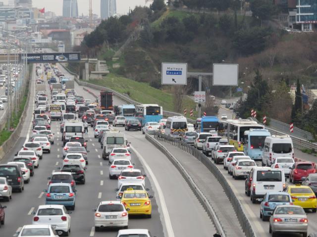 Kısıtlama öncesi trafik durma noktasına geldi